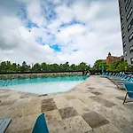 Avenue B152 Perfect 2Br! Pool Parking Gym