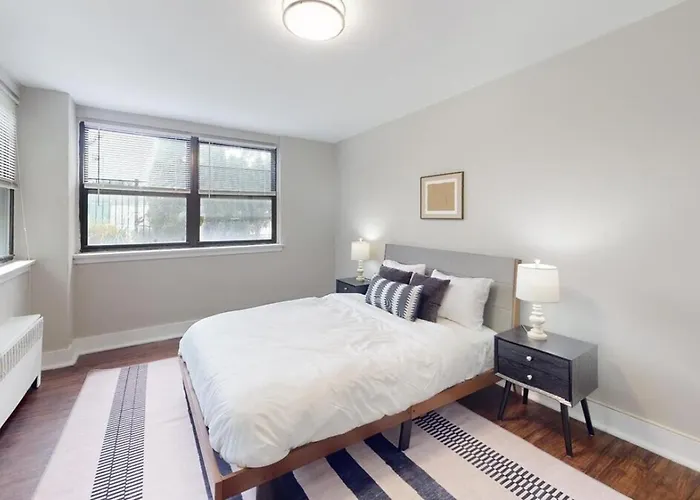 Avenue B152 Perfect 2Br! Pool Parking Gym