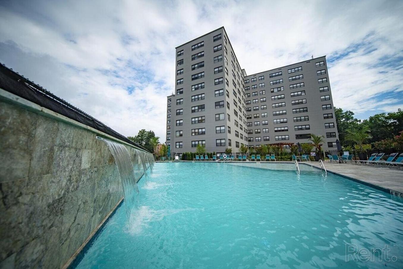 Avenue B152 Perfect 2br! Pool Parking Gym
