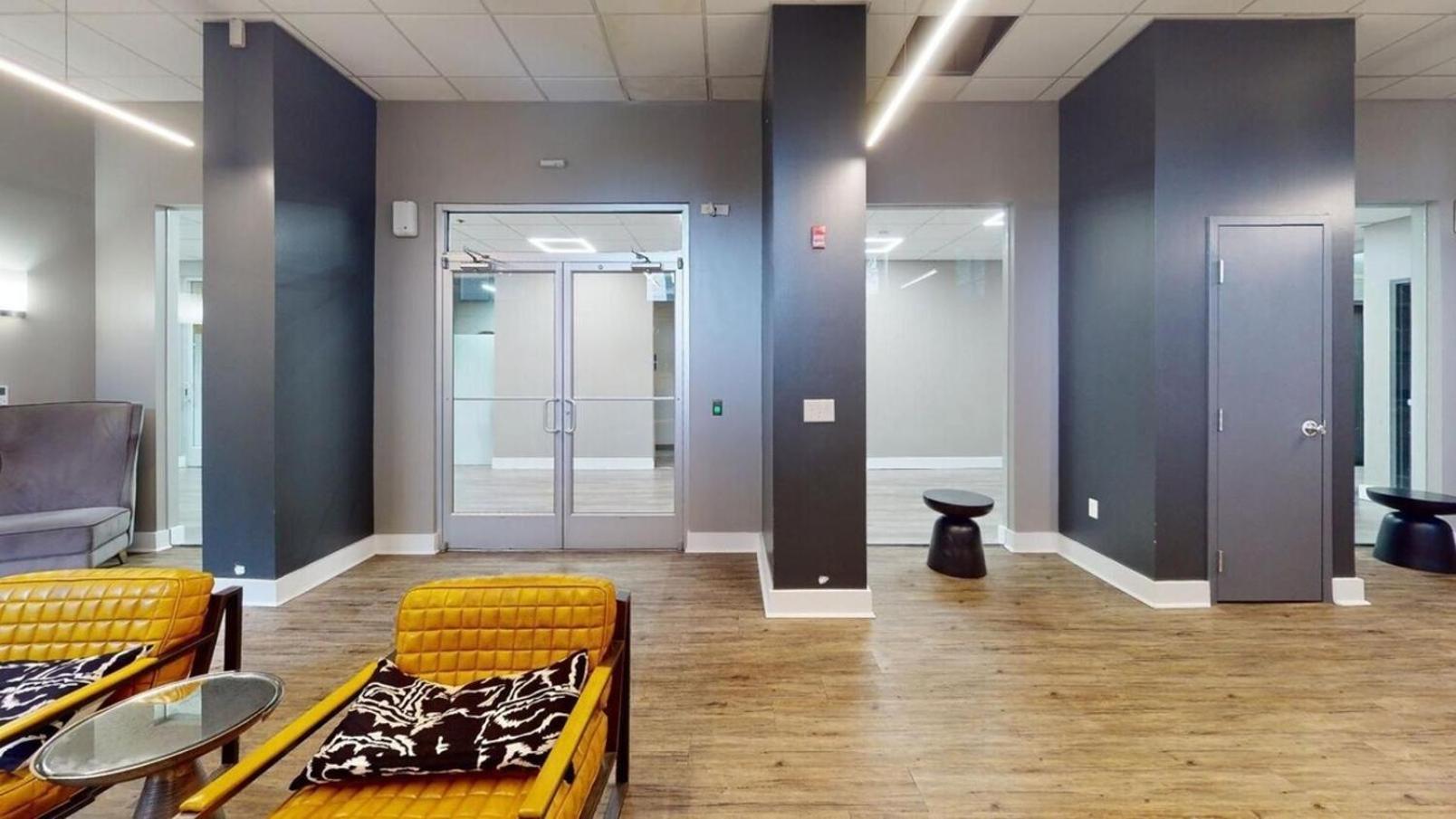 Avenue B152 Perfect 2br! Pool Parking Gym Apartment