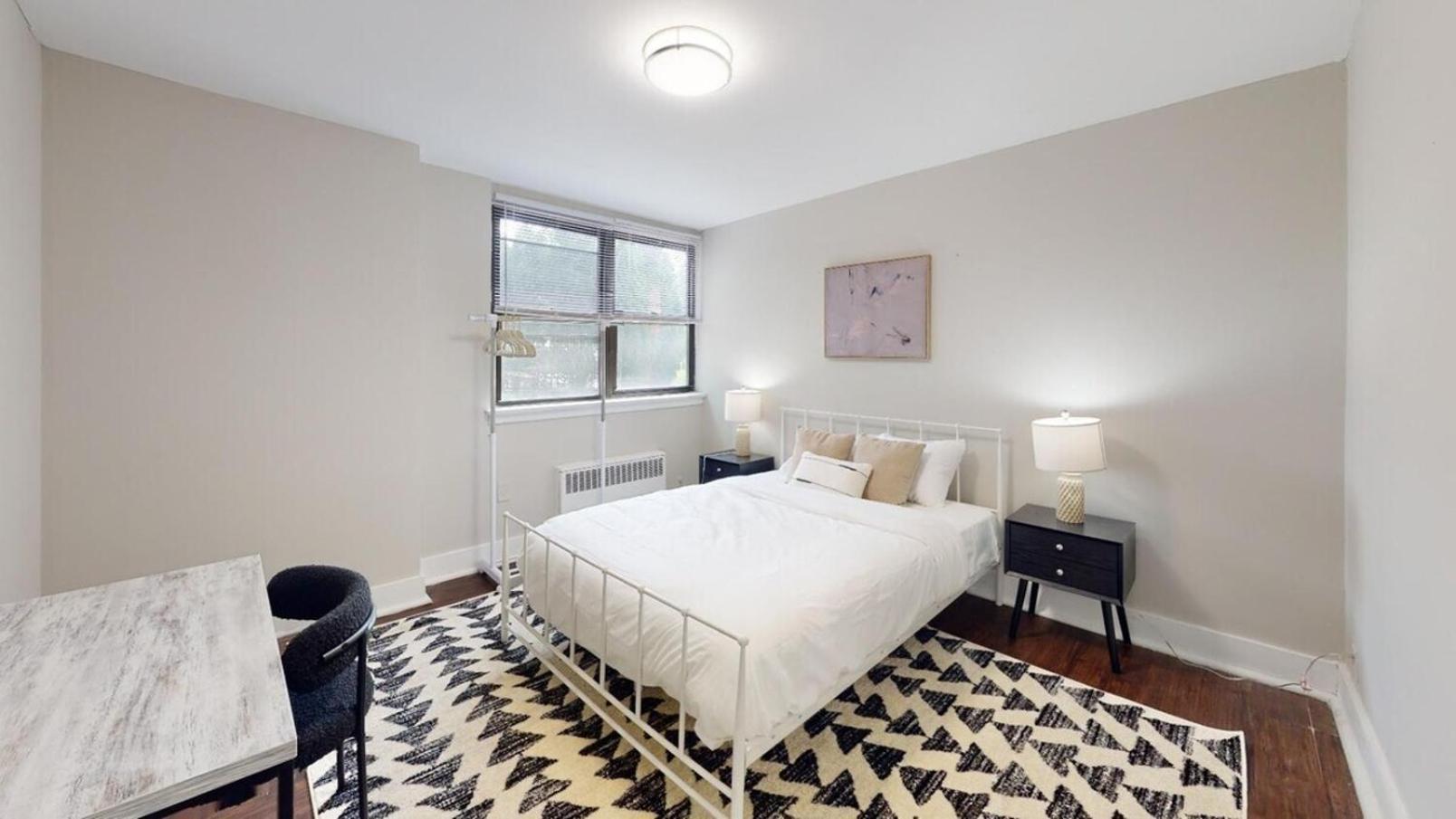 Avenue B152 Perfect 2br! Pool Parking Gym *